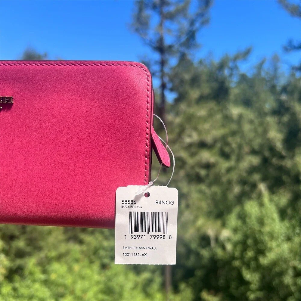 COACH Confetti Pink Smooth Leather Bifold Wallet Wallet with Gold Hardware NWT